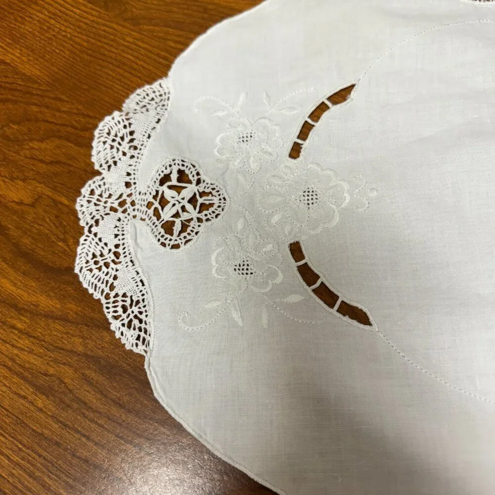 Vintage Centerpiece Doily / Tablecloth 11.5